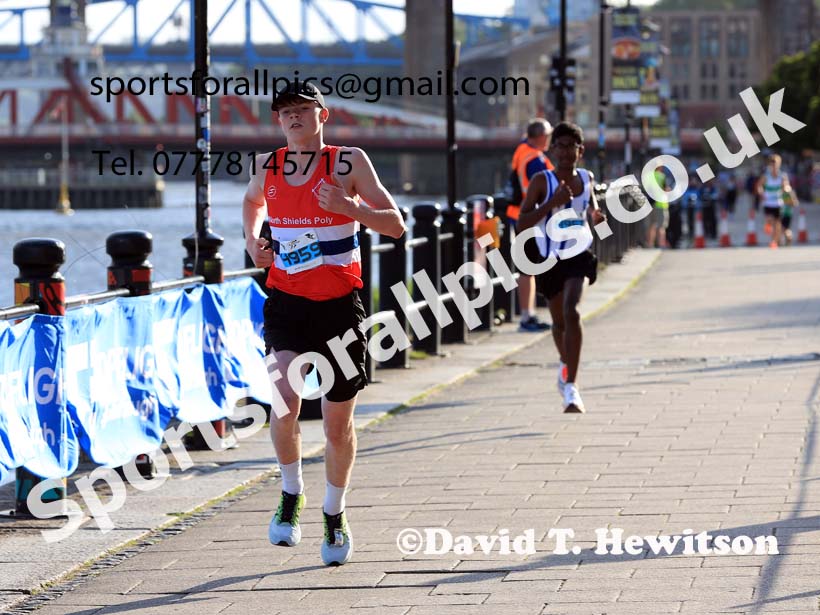 Junior 3k, 2024 Quayside 5k Road Race, Newcastle/Gateshead.  Photo: David T. Hewitson/Sports for All Pics